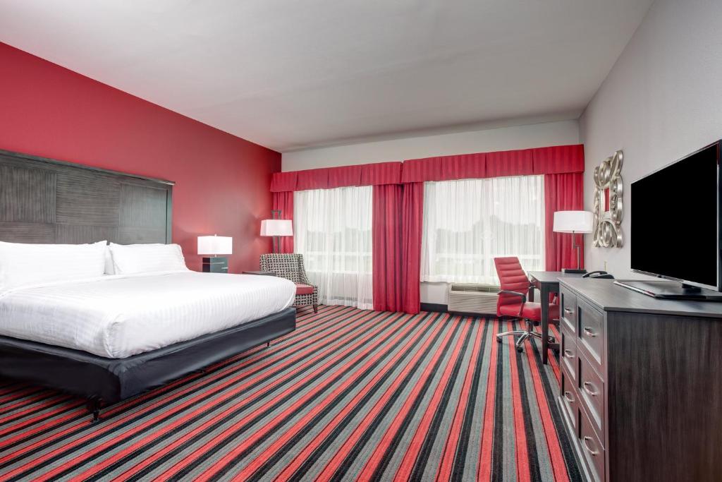 Holiday Inn Lafayette North, an IHG Hotel - 