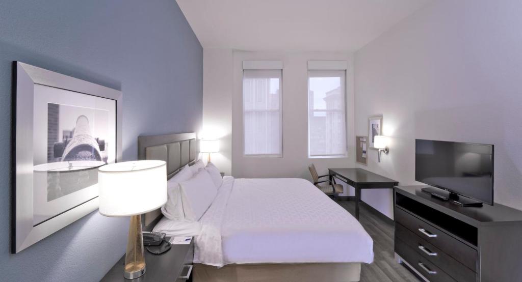 Candlewood Suites Baltimore - Inner Harbor, an IHG Hotel - 