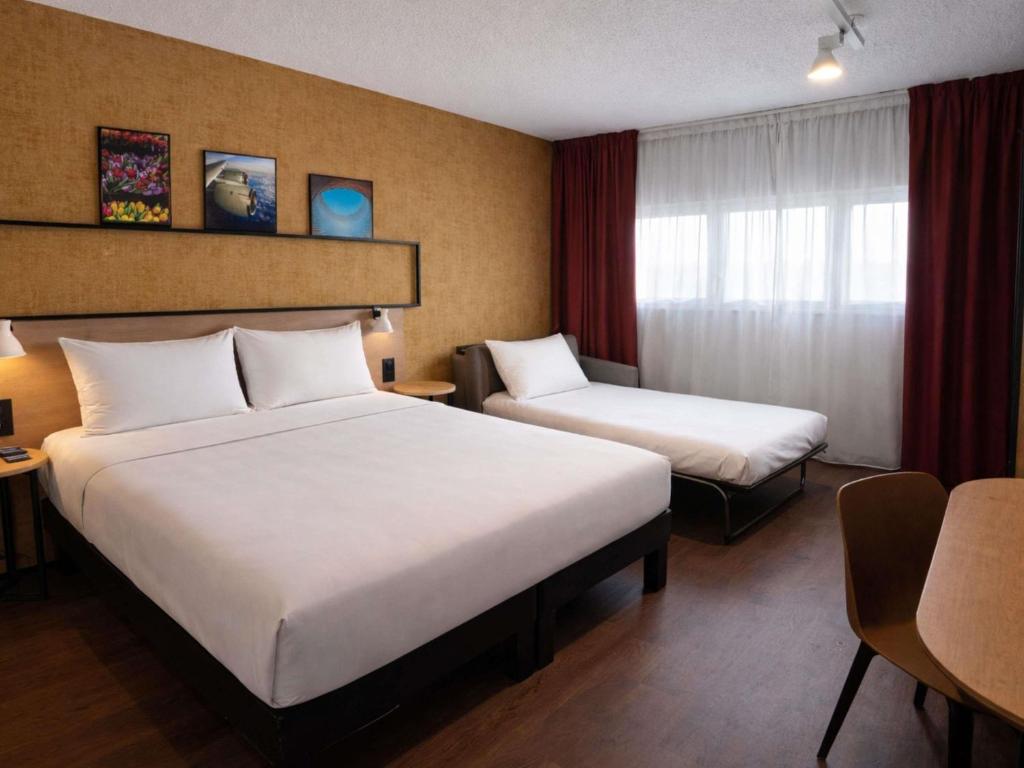 Ibis Rungis Aéroport Paris Orly - Classic Room With Double Bed And Single Sofa Bed