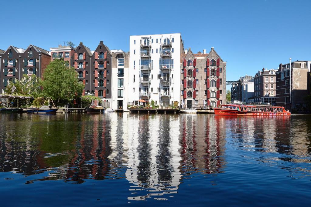 Holiday Inn Express Amsterdam - City Hall, an IHG Hotel