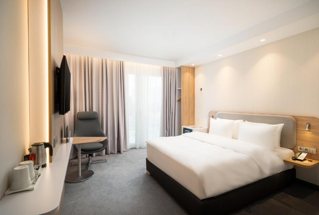 Holiday Inn Express - Rosenheim by IHG - Standaard Queen Kamer Met Balkon