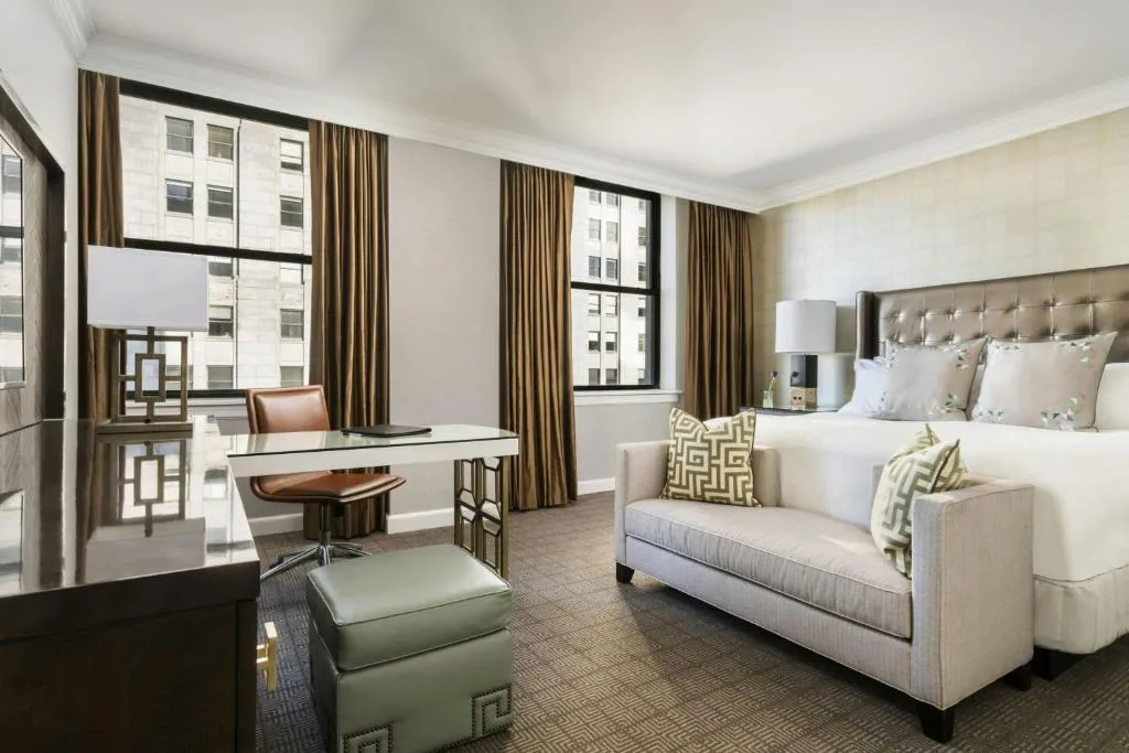 Club lounge access, Guest room, 1 King Bed, City view