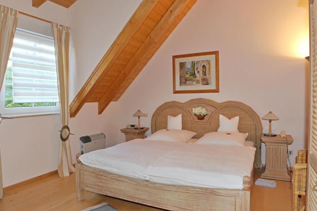 Postel nebo postele na pokoji v ubytování Hotel Sarbacher