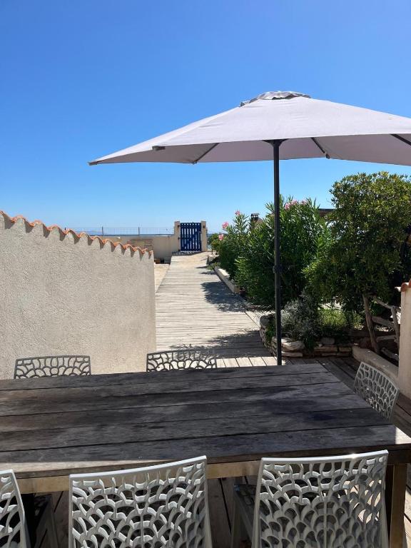 APPARTEMENT 6 PERSONNES VUE MER 30 M DE LA PLAGE