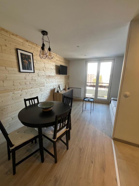 Appartement départ arrivée skis aux pieds MEIJE 3 vue vallée blanche rénové entièrement WIFI