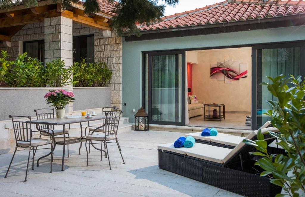 Villa Diamond - Deluxe Studio With Terrace