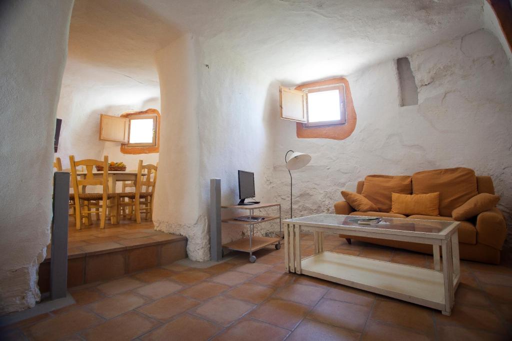 Posezení v ubytování Cuevas de las Bardenas
