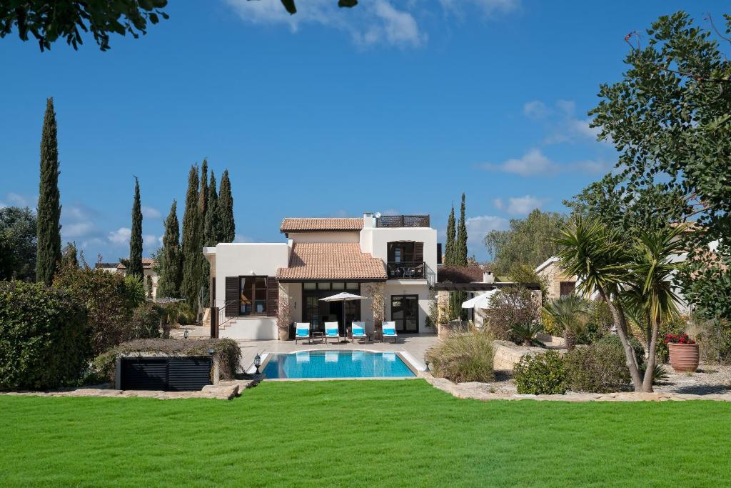 3 bedroom Villa Anassa with private pool and gardens, Aphrodite Hills Resort