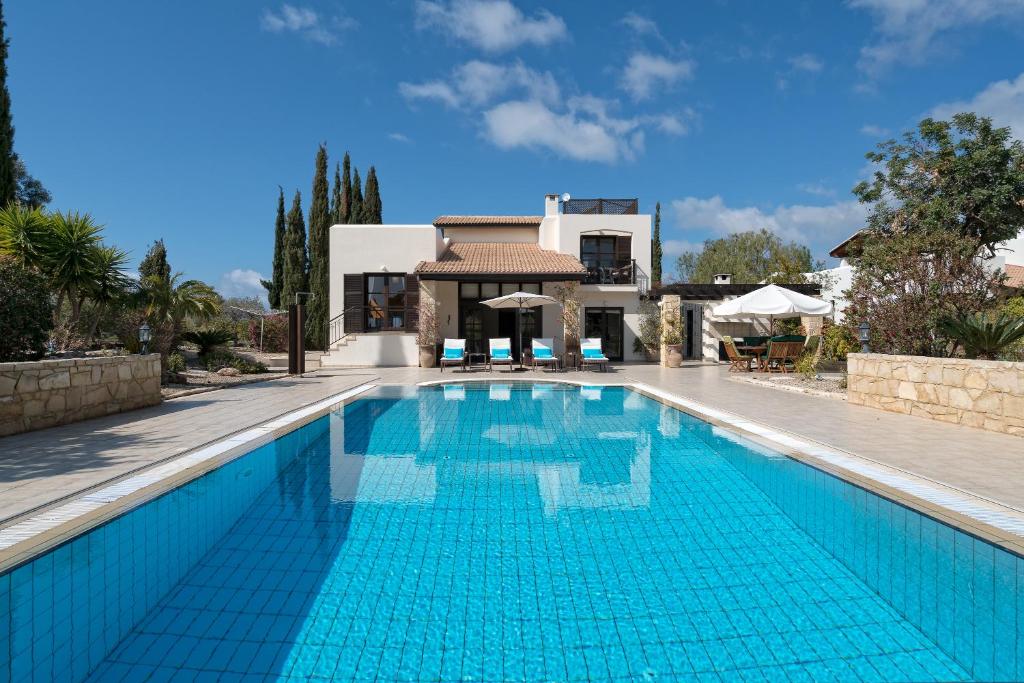 3 bedroom Villa Anassa with private pool and gardens, Aphrodite Hills Resort