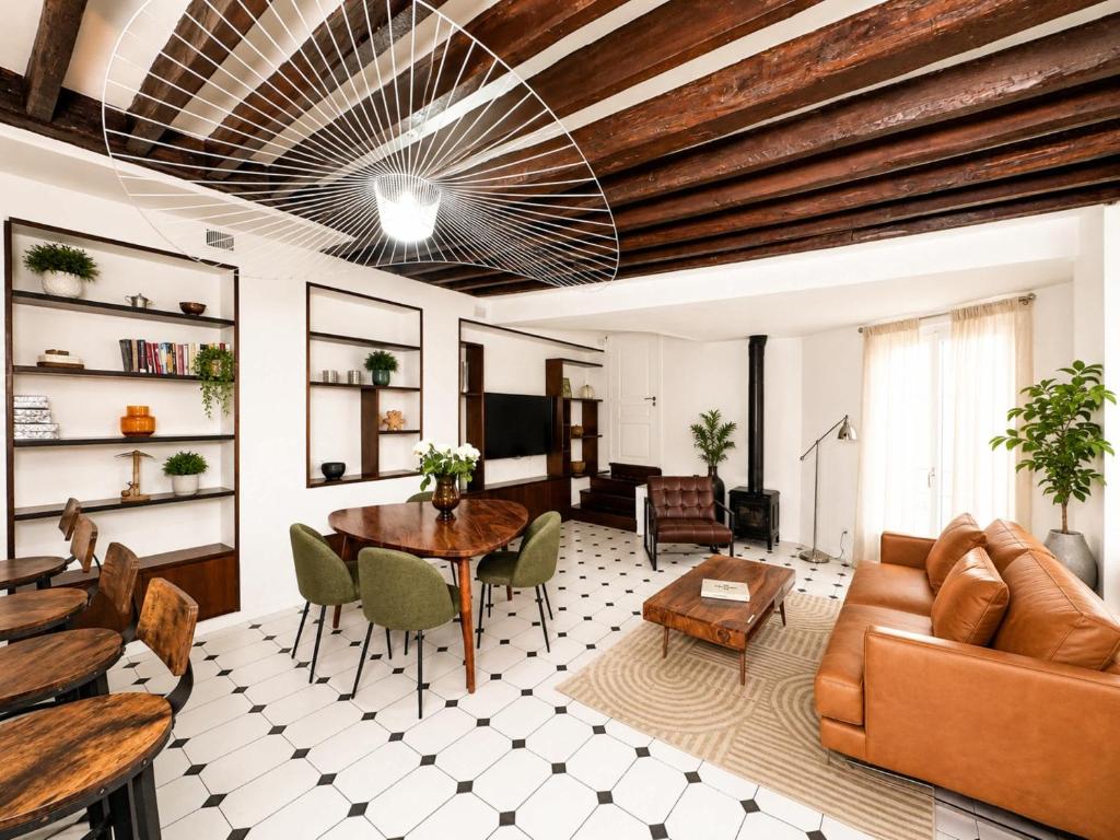 Spacious & modern property in Le Marais