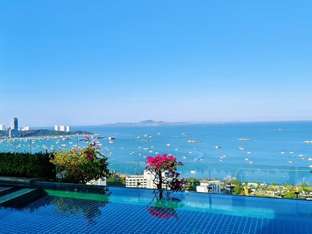 Centric Sunset Beach Residence در پاتایا