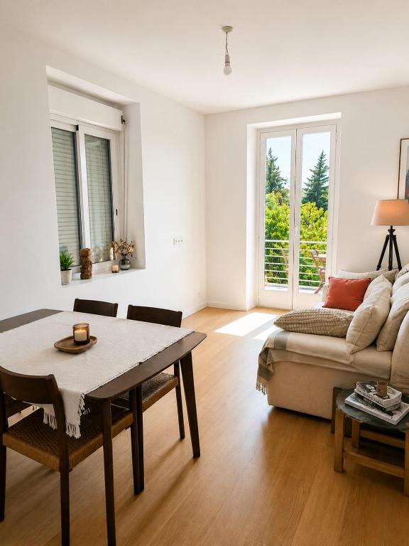 Charming 1-bedroom apartment with small terrace, fully equipped