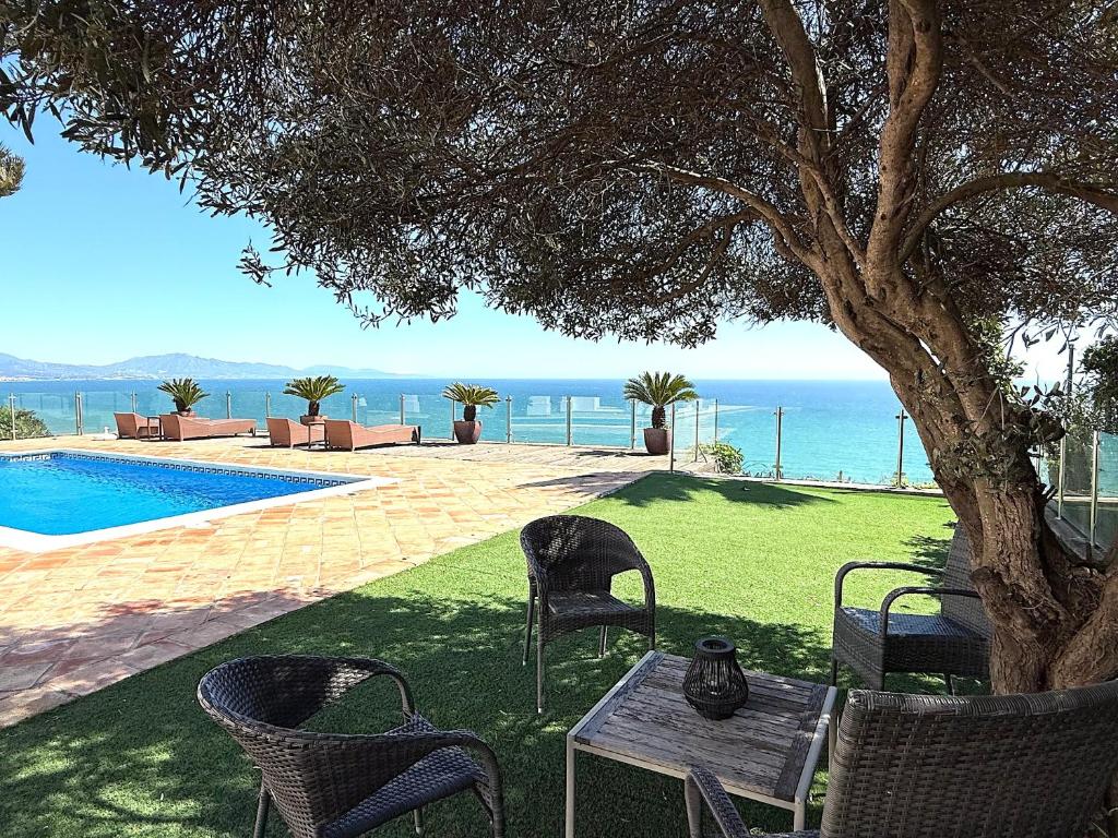Private pool, sea views, near beach