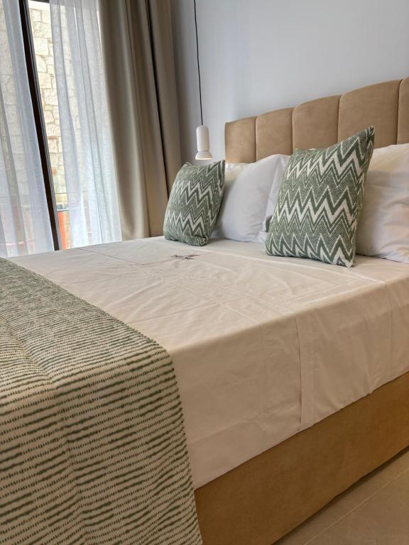 Bungalow White Tennis Apartments & Suites - 
