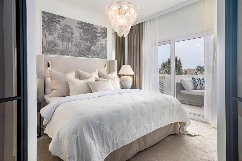 Royal Gardens Puerto Banús, 1BR Apartment with Pool