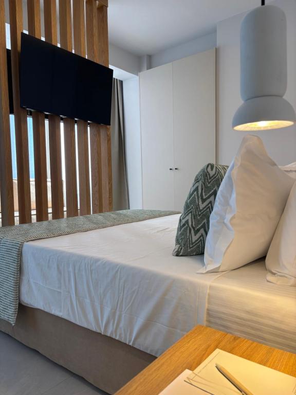 Bungalow White Tennis Apartments & Suites - 