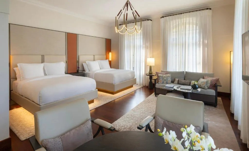 Four Seasons Room 2 Queen