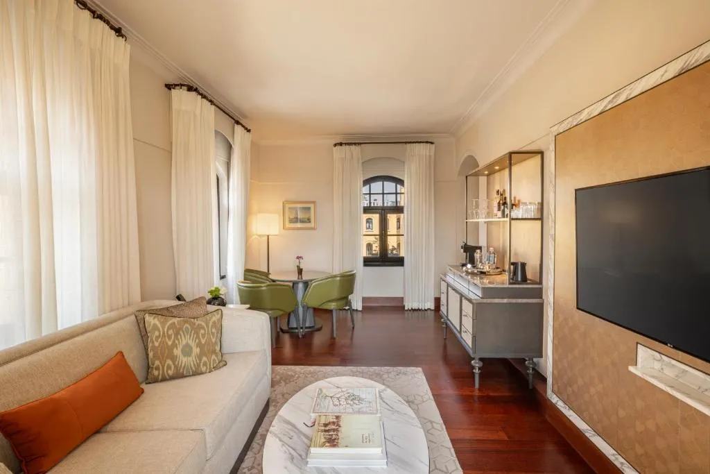 One-Bedroom King Suite