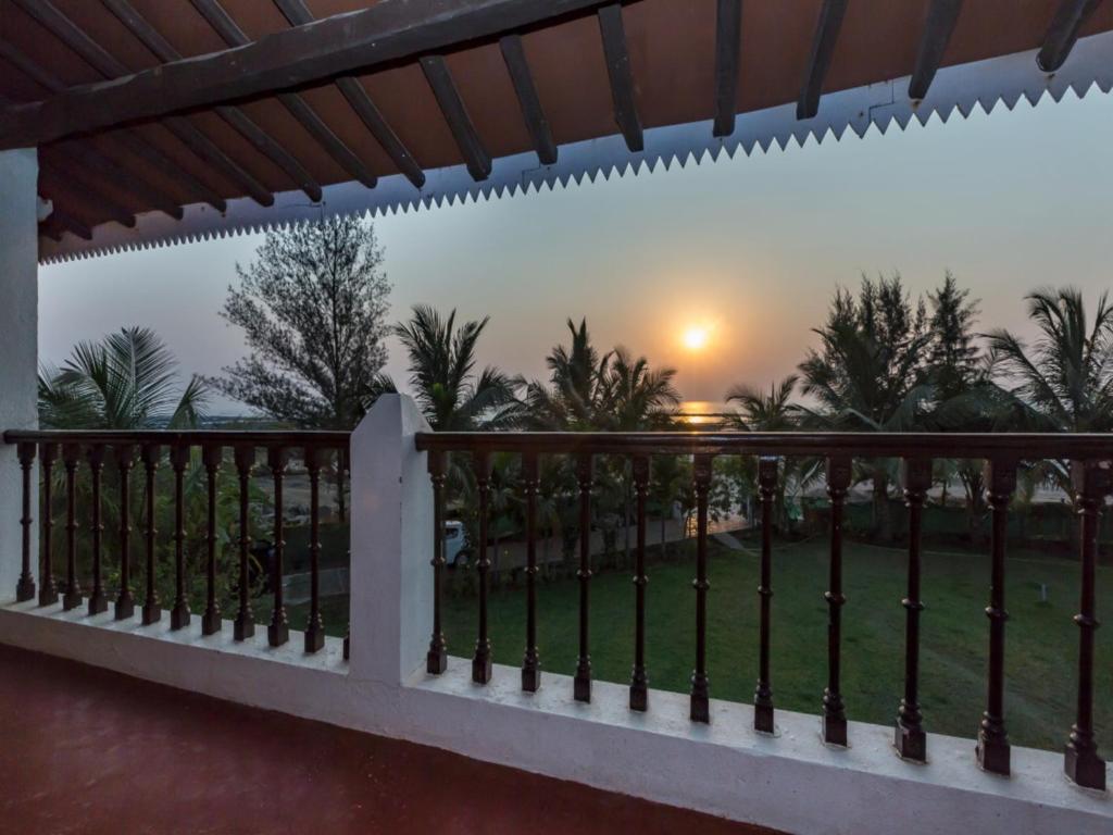 SaffronStays Salt Rim on the Beach, Korlai - Villa With Sea View