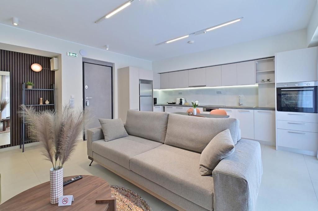 Bright And Elegant Apartment - Lotis