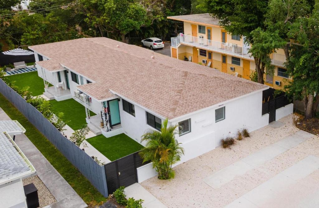 Casa Cuba in Little Havana, Brickell, Calle 8 and 10 minutes to the Beach FREE PARKING