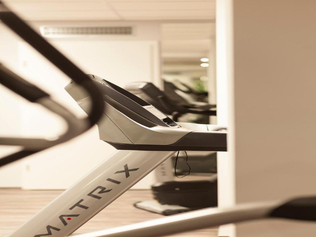 Fitness centrum a/nebo fitness zařízení v ubytování Golden Tulip Kassel Hotel Reiss