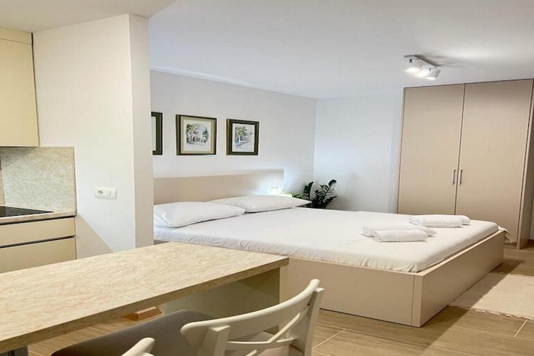 Apartments Jelena - Studio Apartment