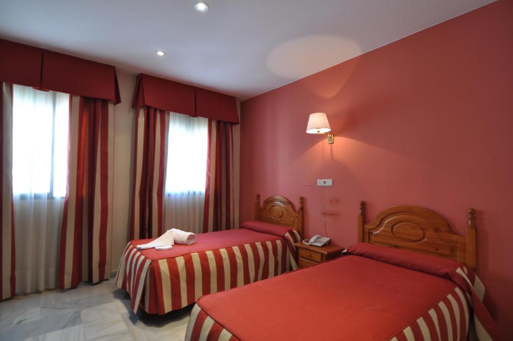 Postel nebo postele na pokoji v ubytování Hostal la Fuente