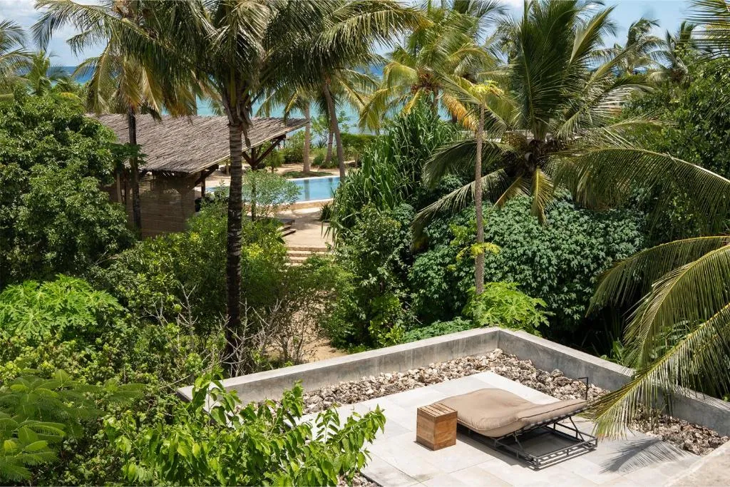 Oceanfront Room – Sanaz