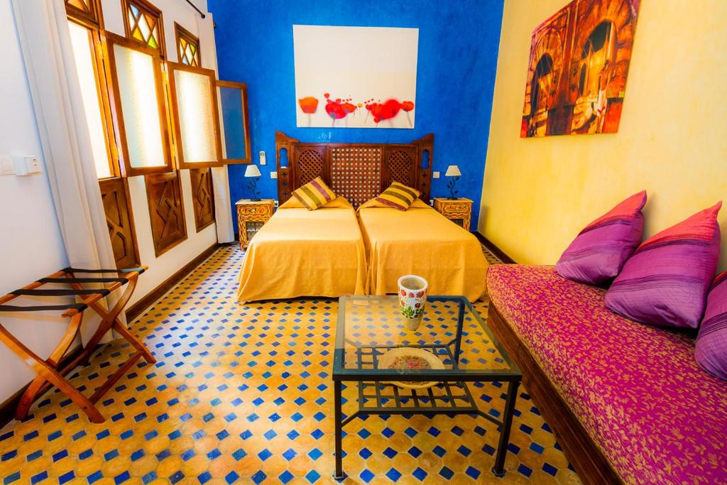 Postel nebo postele na pokoji v ubytování Riad Assilah