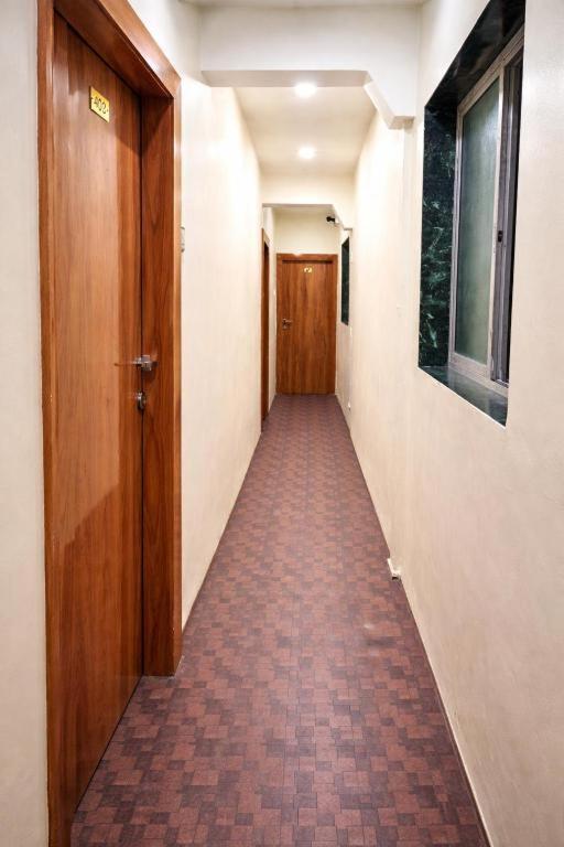 فضای داخلی Hotel Gloww Star - Nr CSMT Railway Station & Hajj House - South Mumbai در بمبئی - تصویر ۳