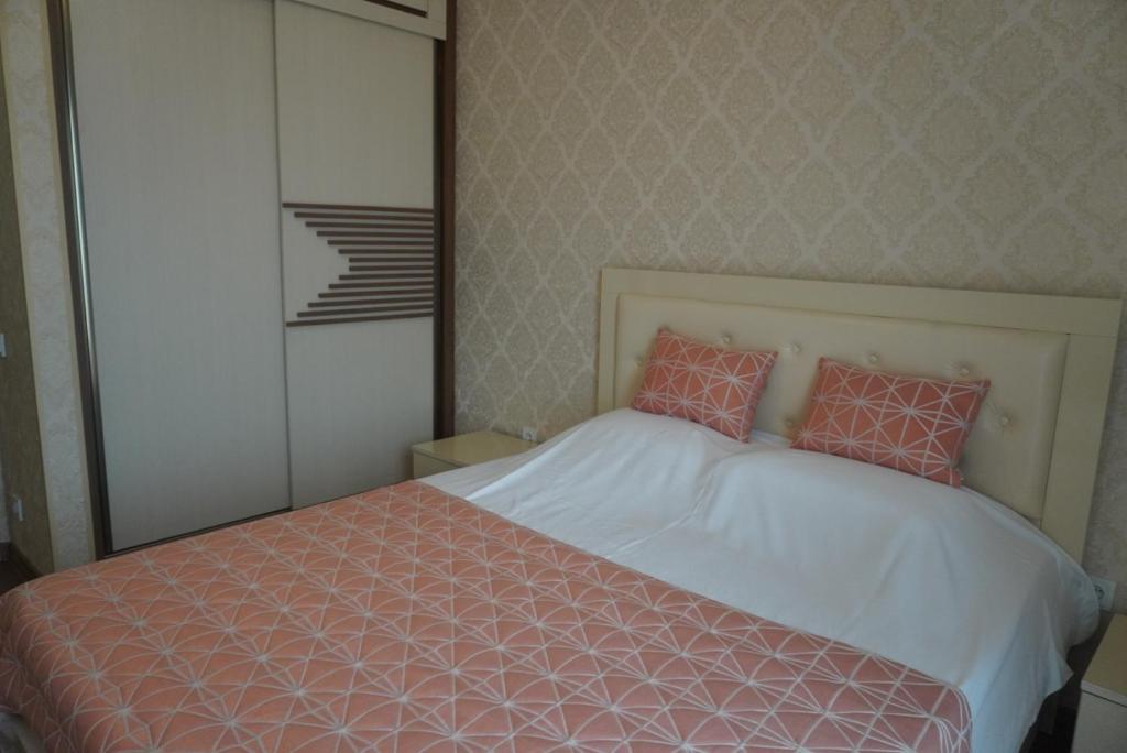 لابی و فضای عمومی One-Bedroom Apartment 220 with City View - تصویر ۵
