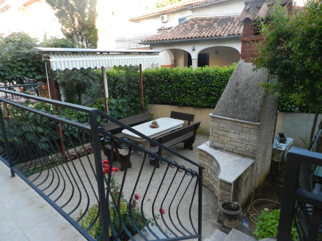 Ogród w obiekcie Apartments Vidaković