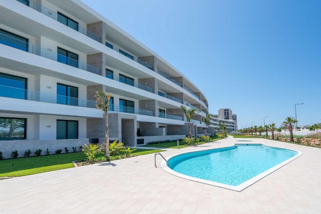 Stylish 2-Bed Apartment with Pool at Dona Ana Beach Residences