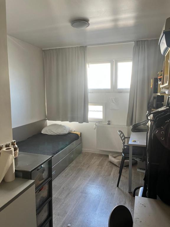 Simple Work Space 19th Arrondissement