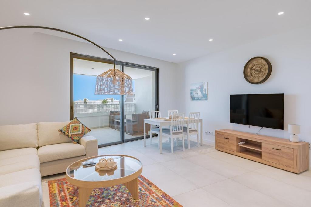 The Leaf Signature Residence