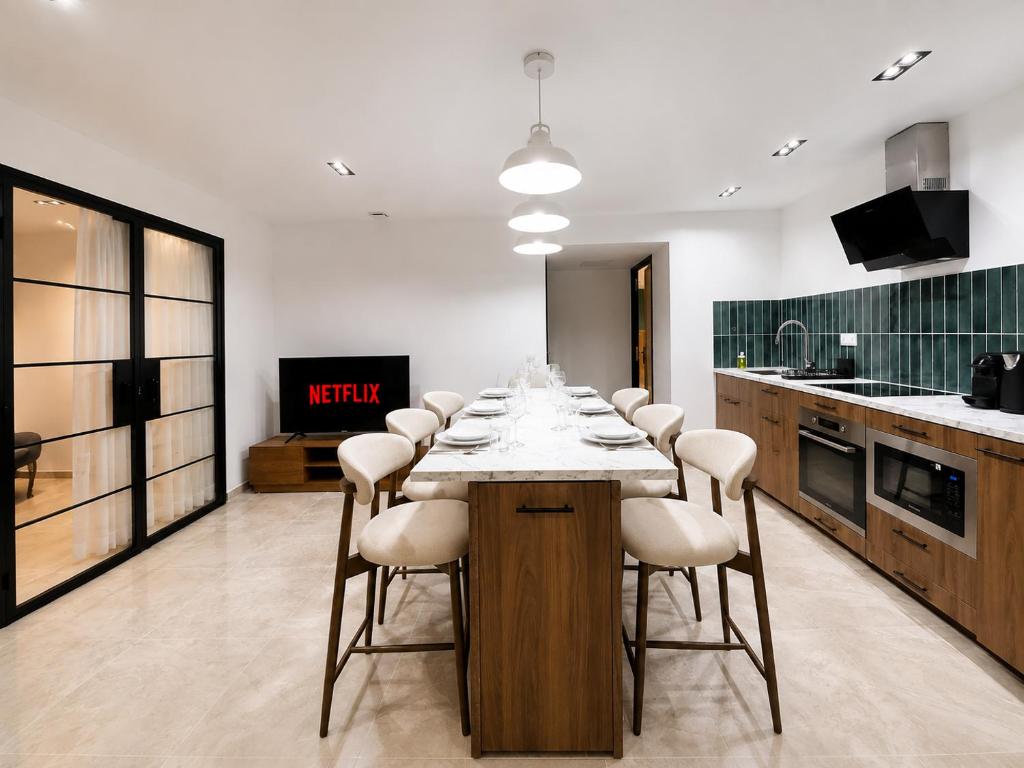 Contemporary 2BR Apartment in Paris with Netflix