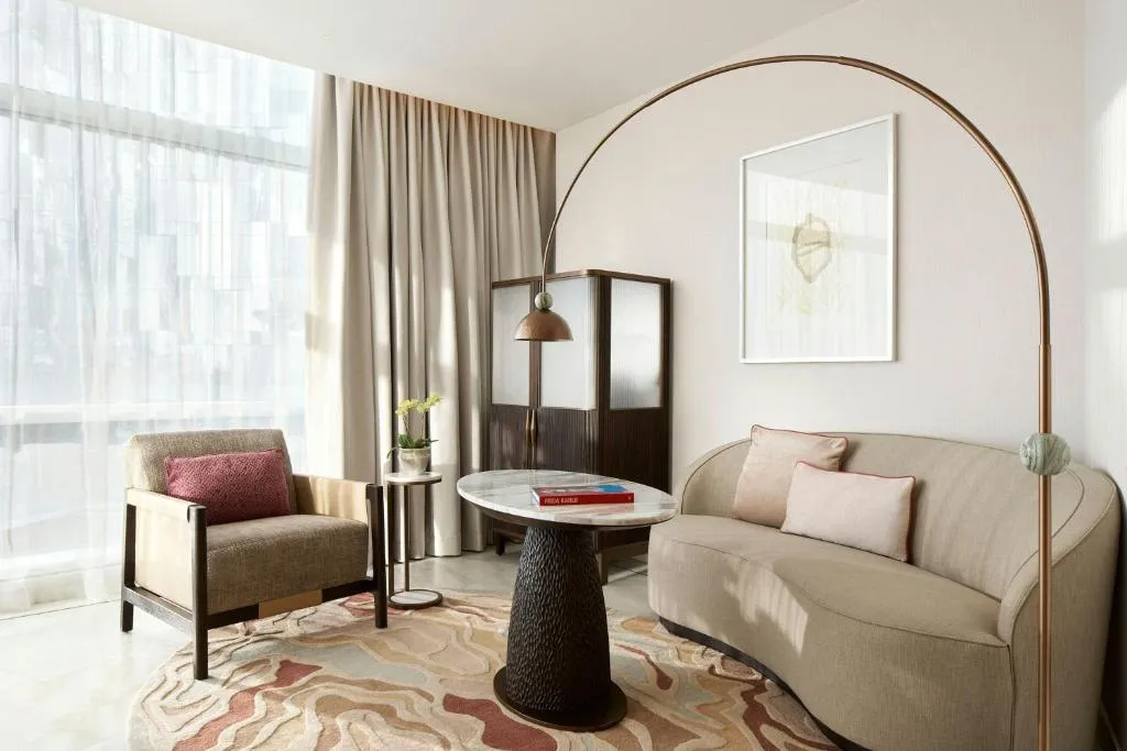 Executive Junior Butler Service, Suite, 1 King
