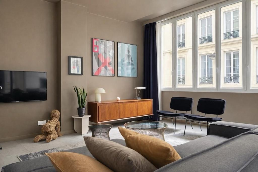 Central architect air-conditioned 1BR with Terrace