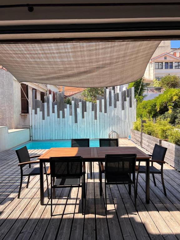House with pool Vallon des Auffes 300 m from the port