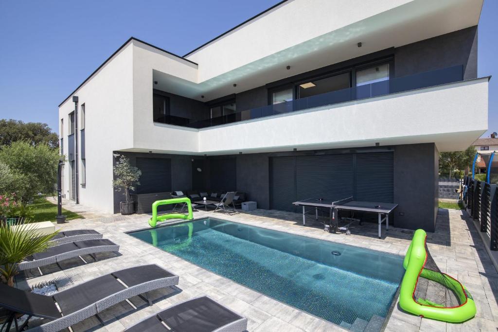 Apartment Dorota with private Pool near Fažana