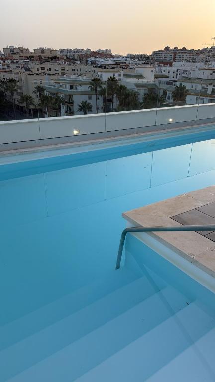 The Palm Retreat-Rooftop-Pool-Beach