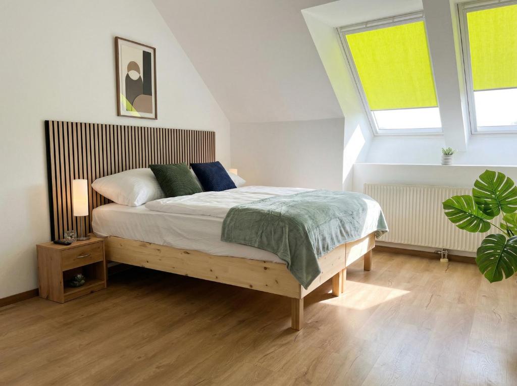 Modern 3-Bedroom Apartment with Balcony near Belvedere Palace