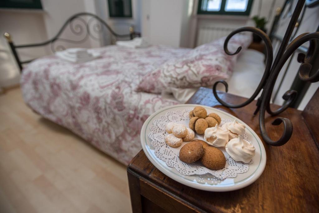 Postel nebo postele na pokoji v ubytování Villa Pizzini Mottarone - Restaurant and rooms