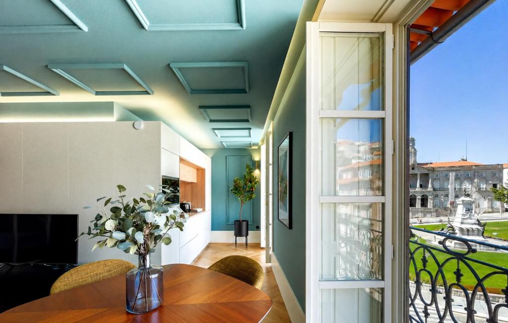 Historic Ribeira Riverside Flat by LovelyStay