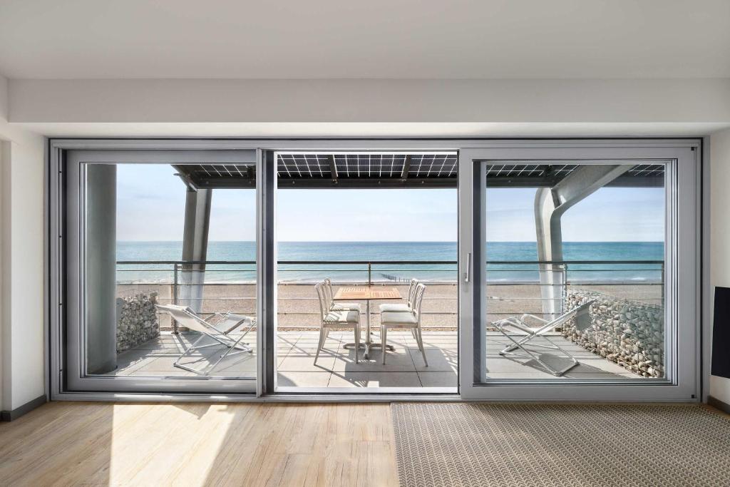 Lancing beach apartment. - 