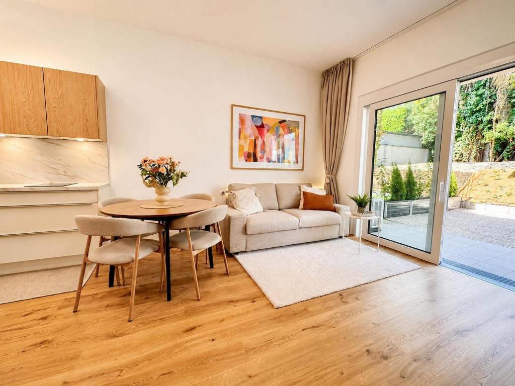 Vienna Garden Suites Imperial Terrace and AC