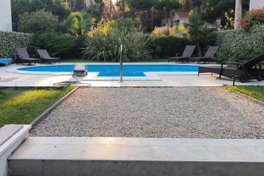 Apartments with swimming pool Banjol, Rab - 27138