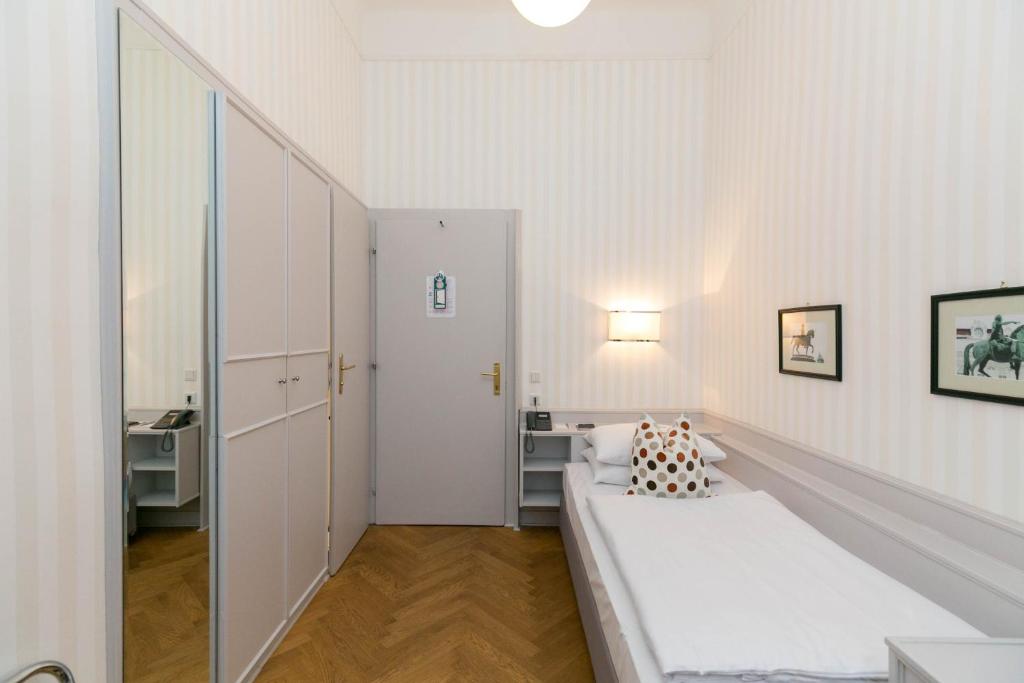 Postel nebo postele na pokoji v ubytování Hotel Kärntnerhof