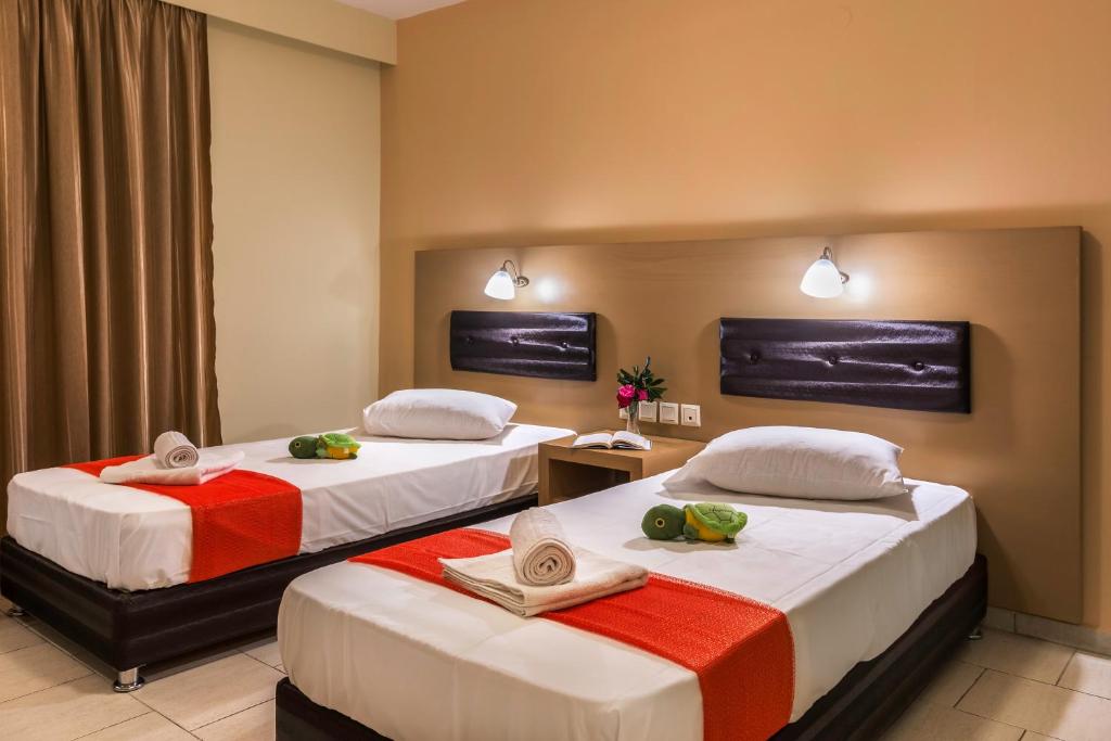 Postel nebo postele na pokoji v ubytování Kozanos Hotel & Suites